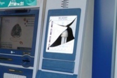 Ức chế vì bị  'nuốt thẻ”, nam thanh niên đập phá cây ATM